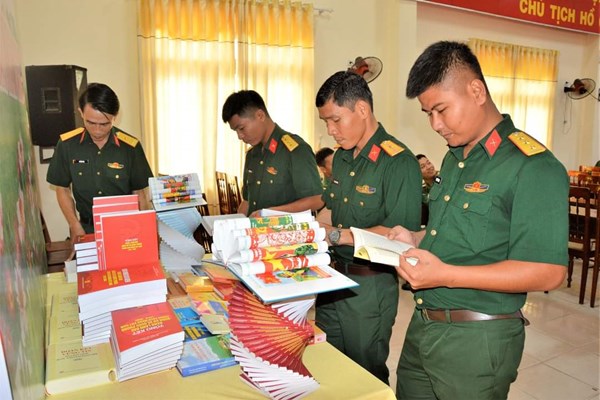 Quảng Ngãi: Phát triển văn hóa đọc trong lực lượng vũ trang - Anh 2