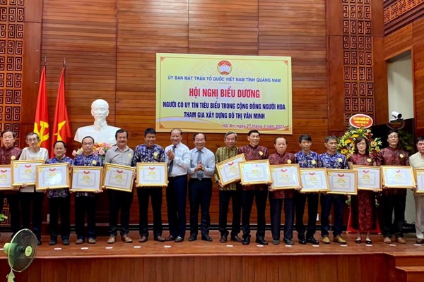 Quảng Nam: Biểu dương 30 cá nhân tiêu biểu có uy tín trong cộng đồng - Anh 2