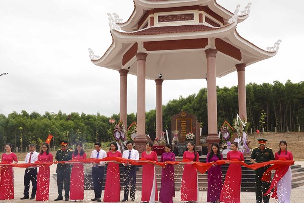Bình Định: Khánh thành Bia di tích và mộ tập thể các liệt sĩ hy sinh tại đồi Xuân Sơn - Anh 1