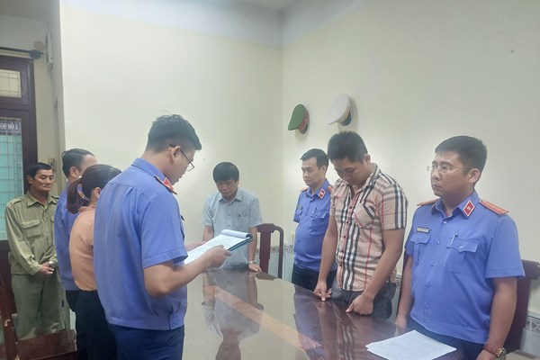 Nguyên Chánh án huyện bị bắt về tội môi giới hối lộ - Anh 1