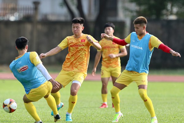 U22 Việt Nam tập buổi thứ hai tại Campuchia - Anh 1