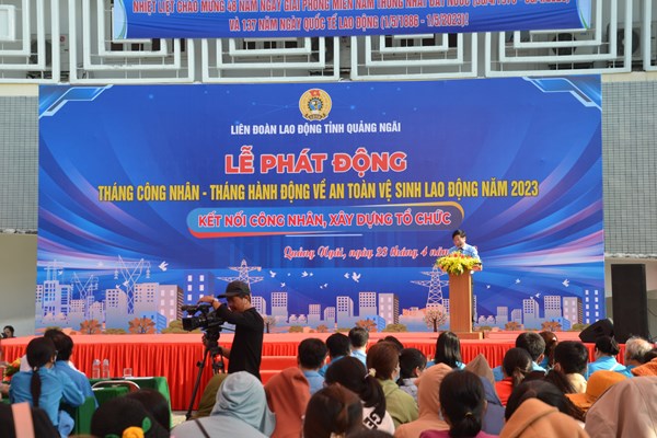 Quảng Ngãi: Trao 250 suất quà tặng cho đoàn viên, công nhân, lao động có hoàn cảnh khó khăn - Anh 1