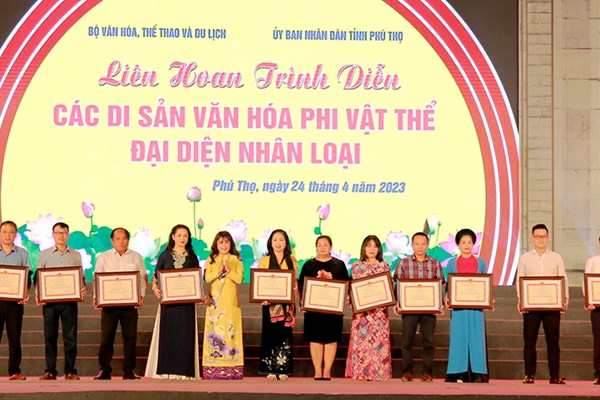 Liên hoan trình diễn các di sản văn hóa phi vật thể được UNESCO ghi danh: Đắp bồi niềm tự hào di sản - Anh 1