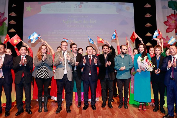 Bộ trưởng Nguyễn Văn Hùng: “Văn hóa có sức mạnh kết nối tình hữu nghị giữa các dân tộc” - Anh 3