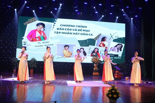 Ca sĩ – giảng viên thanh nhạc cùng học hát dân ca - Anh 2