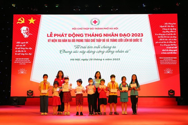 Hà Nội phát động Tháng Nhân đạo năm 2023 - Anh 2