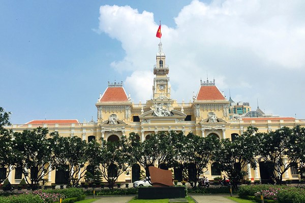 Trụ sở UBND và HĐND TP.HCM thí điểm đón khách miễn phí: Mở hướng phát triển sản phẩm du lịch độc đáo - Anh 1