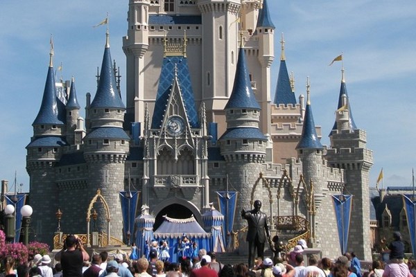 100 năm Walt Disney: Bản sắc của điện ảnh và văn hóa Mỹ - Anh 1