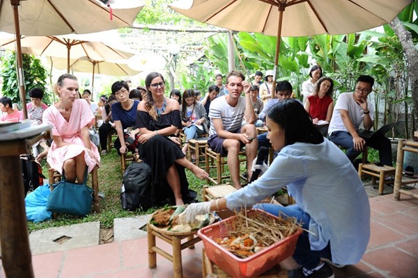 Giảm thiểu rác thải nhựa để phát triển bền vững - Anh 1