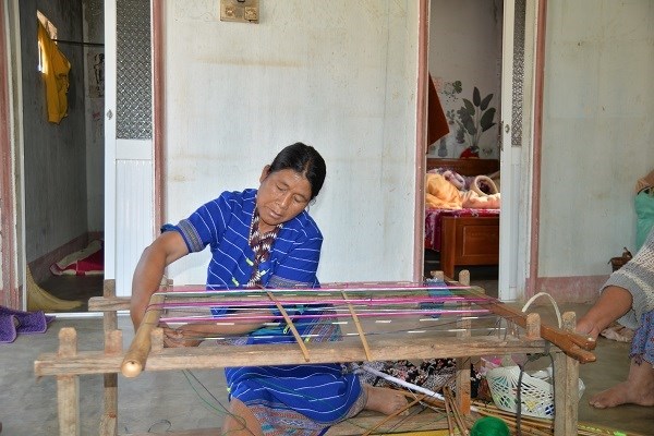 Giữ gìn làng thổ cẩm bên dòng Đạ Dâng (Kỳ 2): Làm gì để bảo tồn làng nghề truyền thống - Anh 1