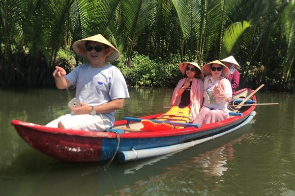 Quảng Ngãi đón hơn 160.000 lượt du khách dịp nghỉ lễ - Anh 4