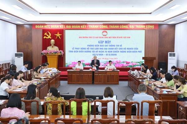 Hướng tới kỷ niệm 70 năm chiến thắng Điện Biên Phủ: Vận động xây dựng hơn 7.000 nhà đại đoàn kết cho người nghèo - Anh 2