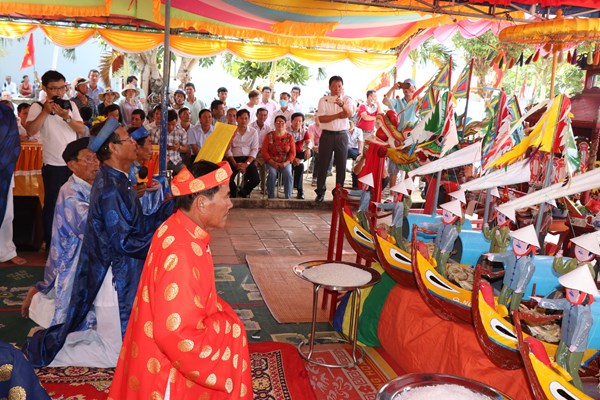 Lý Sơn hút khách bằng nét riêng - Anh 1