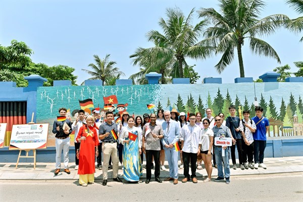 Khánh thành tranh gốm Tình hữu nghị Việt- Đức - Anh 1