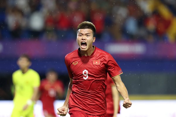 Thắng Malaysia, U22 Việt Nam vào bán kết SEA Games 32 - Anh 3