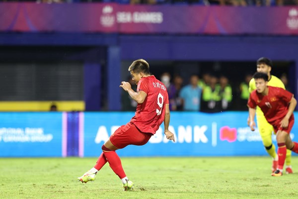 Thắng Malaysia, U22 Việt Nam vào bán kết SEA Games 32 - Anh 2