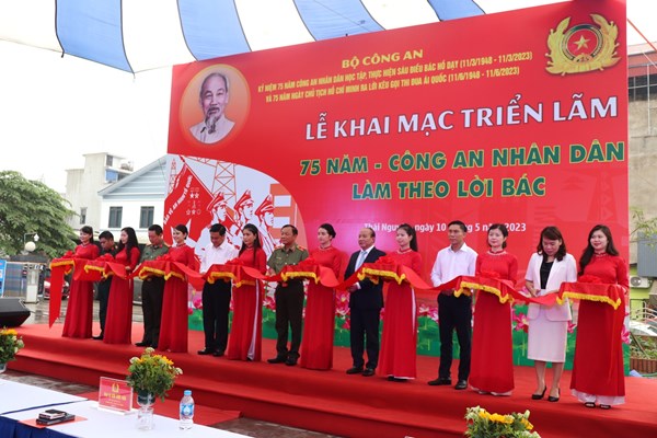 Khai mạc Triển lãm “75 năm - Công an nhân dân làm theo lời Bác” - Anh 2