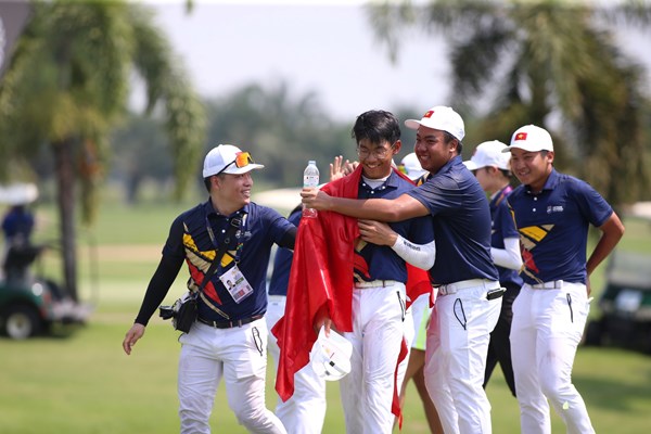 Golfer 15 tuổi giành tấm HCV lịch sử tại SEA Games 32 - Anh 2
