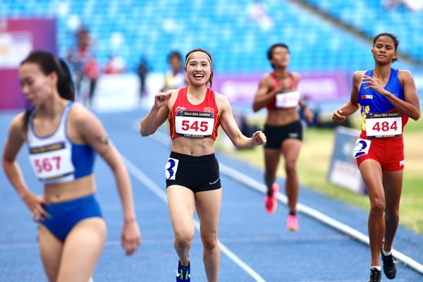 Đoàn Thể thao Việt Nam tạm dẫn đầu bảng tổng sắp SEA Games 32 - Anh 2