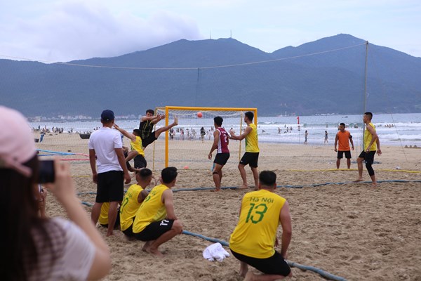 Gần 100 VĐV tranh tài Giải vô địch Bóng ném bãi biển quốc gia - Anh 2