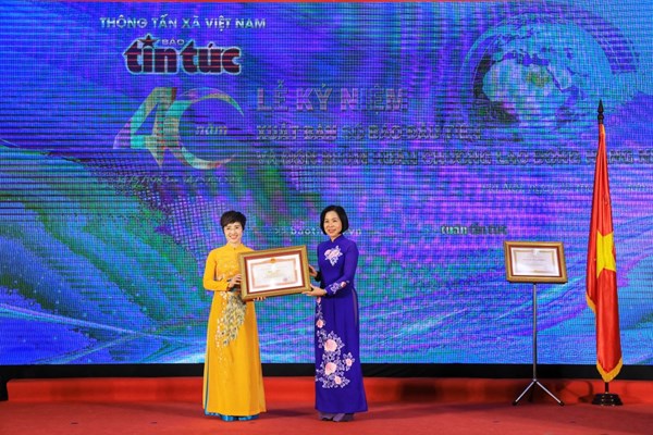 Báo Tin tức kỷ niệm 40 năm ngày xuất bản số đầu tiên và đón nhận Huân chương Lao động hạng Nhất - Anh 2