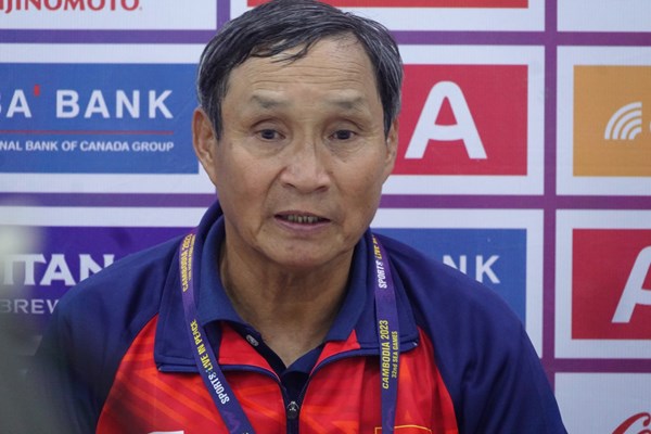 HLV Mai Đức Chung: Chúng tôi phải tập trung hoàn toàn vào trận chung kết - Anh 1