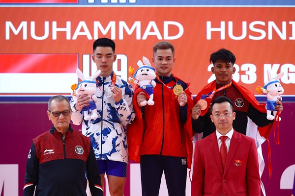 SEA Games 32: Lại Gia Thành mang về HCV đầu tiên cho cử tạ Việt Nam - Anh 2