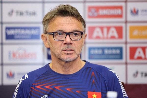 HLV Philippe Troussier: Tôi hài lòng về sự cố gắng của các cầu thủ - Anh 1