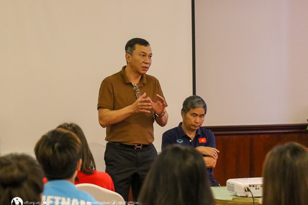 Lãnh đạo VFF động viên tuyển nữ Việt Nam trước trận chung kết SEA Games 32 - Anh 1