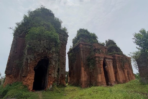 Tháp Chăm Khương Mỹ  bị 