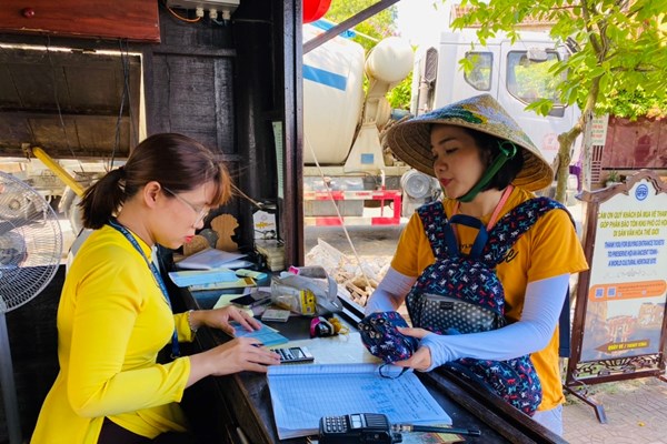 Ngày đầu triển khai tăng cường kiểm soát vé tham quan khu phố cổ Hội An - Anh 1