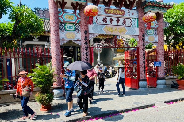 Ngày đầu triển khai tăng cường kiểm soát vé tham quan khu phố cổ Hội An - Anh 4