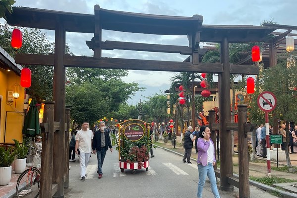 Ngày đầu triển khai tăng cường kiểm soát vé tham quan khu phố cổ Hội An - Anh 5