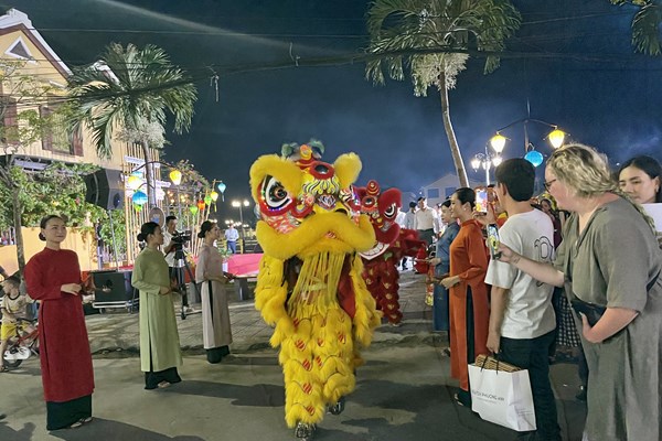Hội An: Khai trương phố đi bộ tuyến đường Phan Châu Trinh - Anh 5