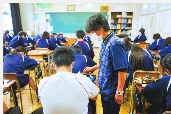 Chứng nghiện công việc đang là mối lo trên toàn cầu - Anh 1