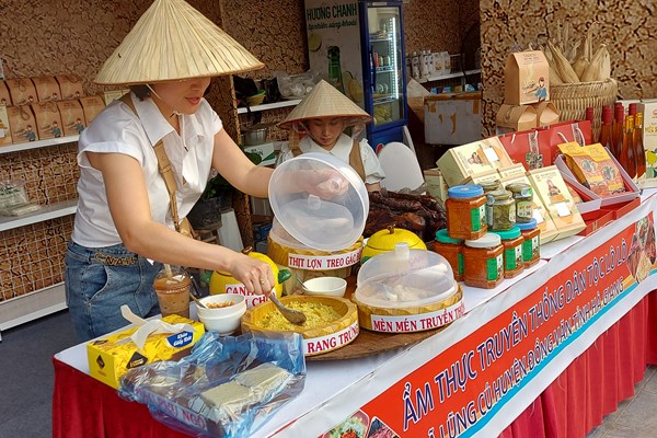 Hà Giang hút du khách từ ẩm thực độc đáo - Anh 1