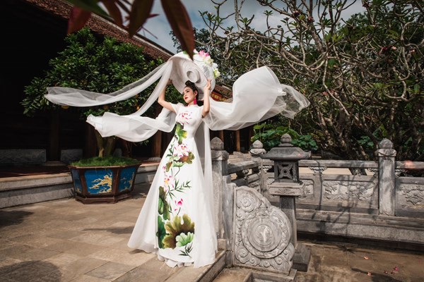 Bộ sưu tập áo dài “Sen- Kính dâng Người” - Anh 1