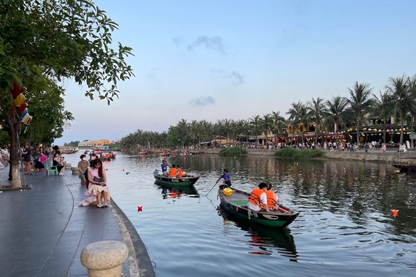 Quảng Nam: Kiên quyết đình chỉ hoạt động phương tiện thủy không bảo đảm an toàn - Anh 1