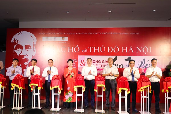 Không gian nghệ thuật “Sen thư pháp” mừng ngày sinh Chủ tịch Hồ Chí Minh - Anh 1