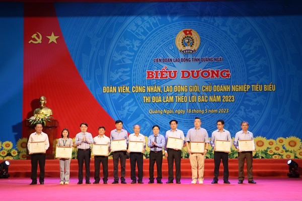 Quảng Ngãi: Biểu dương công nhân, lao động, chủ doanh nghiệp tiêu biểu làm theo lời Bác - Anh 2