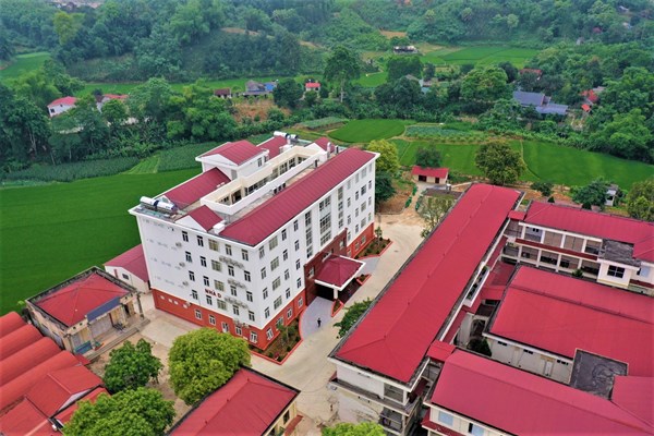 Tập đoàn Sun Group chuyển giao tòa nhà khám chữa bệnh hiện đại cho BVĐK Định Hóa (Thái Nguyên) - Anh 1