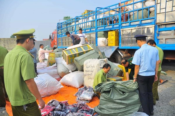 Chống buôn lậu, hàng giả ngay trong chính các lực lượng chức năng - Anh 1