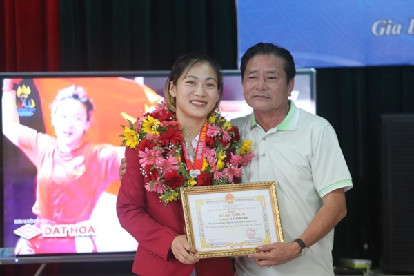 Gia Lai tổ chức đón VĐV đầu tiên đoạt HCV tại SEA Games - Anh 4