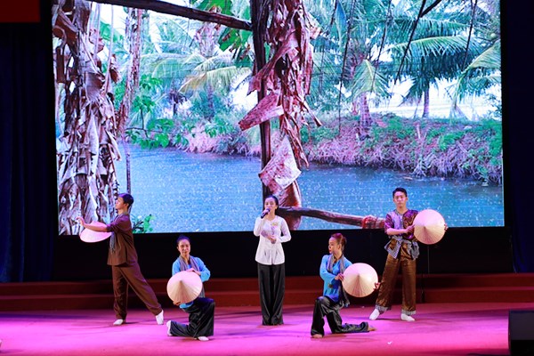 Bạn trẻ tìm về “Thanh âm nguồn cội” - Anh 2
