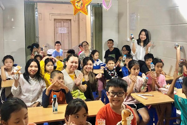 Lớp học Cầu Vồng: Chắp cánh cho những hoàn cảnh khó khăn - Anh 1