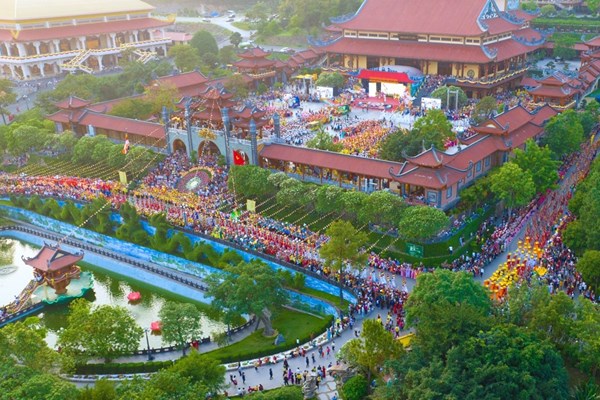 Toà giảng đường trên núi của Chùa Ba Vàng đón nhận 2 kỷ lục thế giới - Anh 2