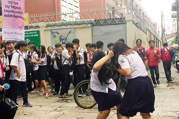 Đừng thờ ơ trước dấu hiệu trẻ bị bắt nạt - Anh 2
