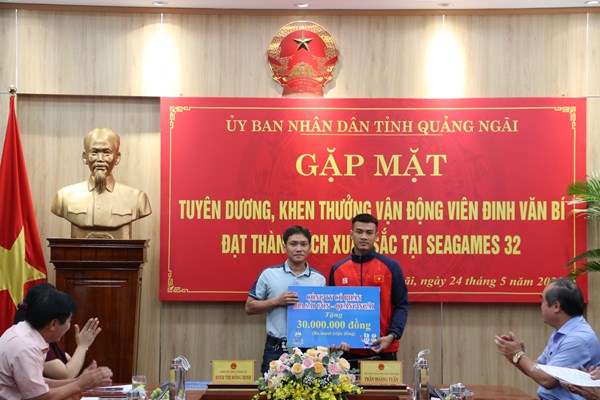 Quảng Ngãi: Tuyên dương, khen thưởng VĐV Đinh Văn Bí đạt thành tích xuất sắc tại SEA Games 32 - Anh 4