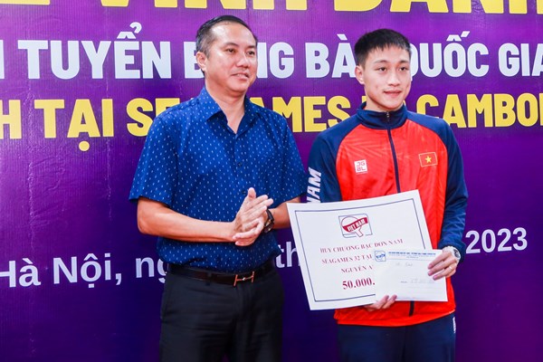 Trao hơn 600 triệu đồng tiền thưởng cho đội tuyển bóng bàn quốc gia đạt thành tích tại SEA Games 32 - Anh 1