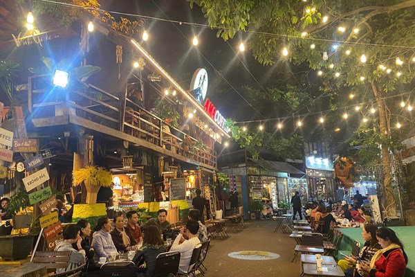 Đường sách cà phê Buôn Ma Thuột: Điểm hẹn văn hoá giữa Tây Nguyên - Anh 2